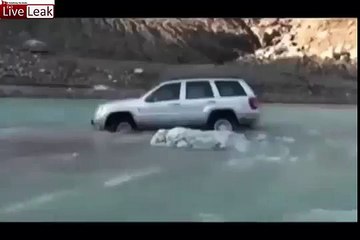 LiveLeak - crossing fail car swept in fast flowing water -