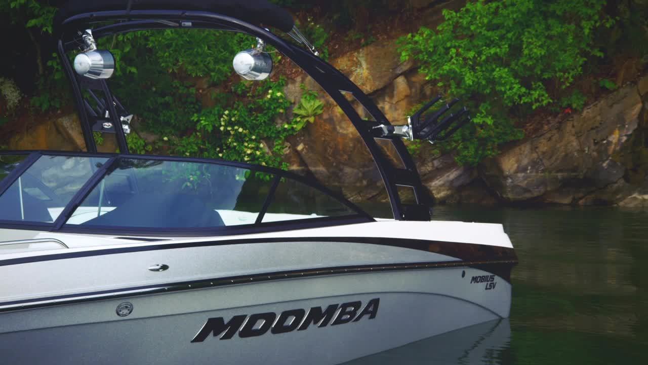 WAKEBOARDING Top 3: 2014 Moomba Mobius LSV