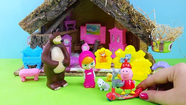 Macha et lours en anglais! Masha et de Peppa pig jouer avec les animaux dans la cour! - 2016