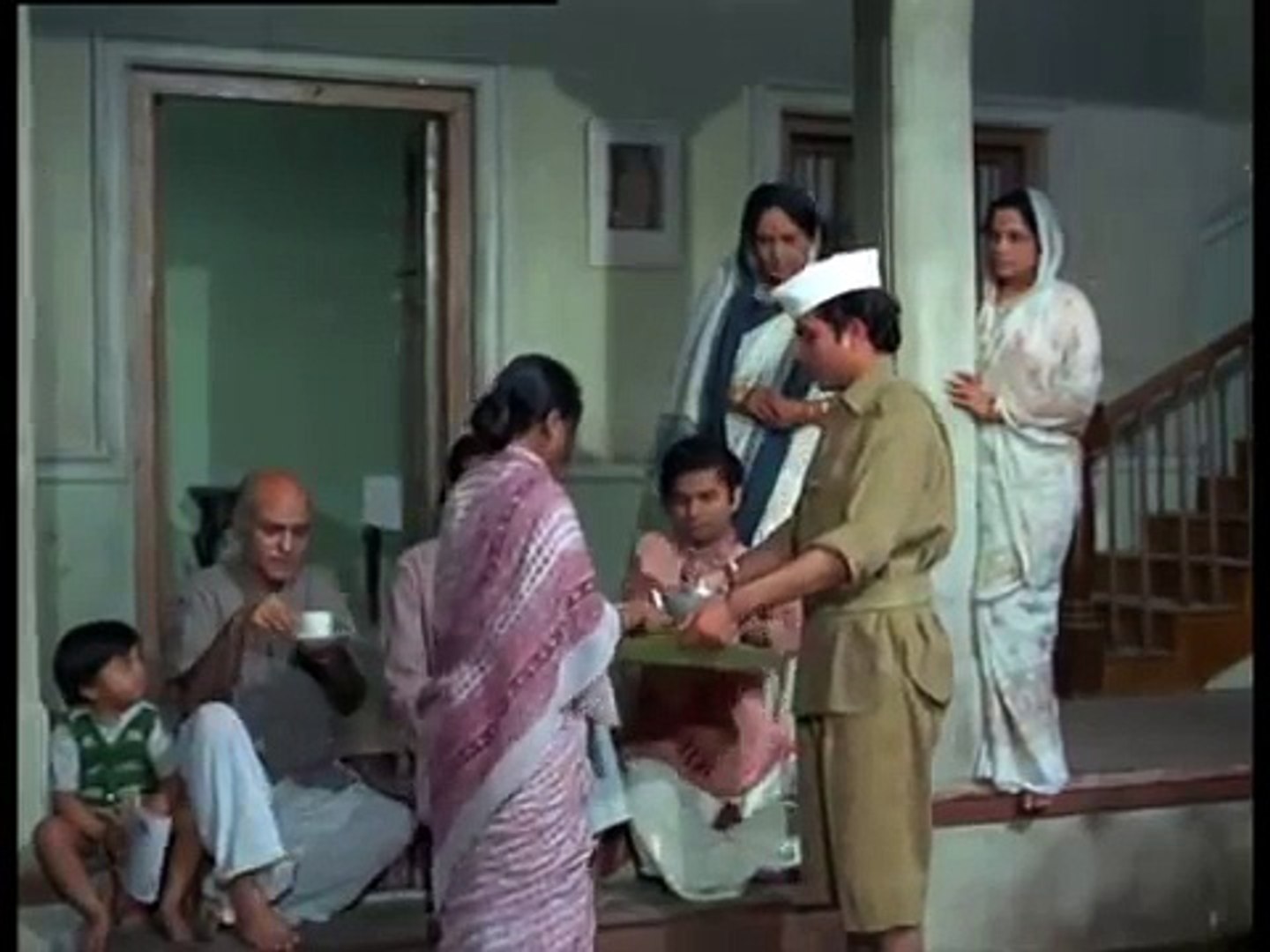 Bawarchi - 1972 - Bollywood Comedy Movie - Rajesh Khanna, Jaya Bhaduri -  Dailymotion Video