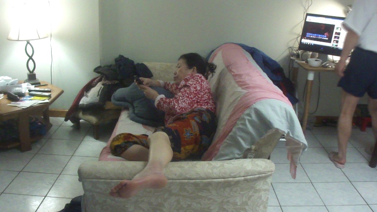 338 Massage my wife leg 按摩老婆腳