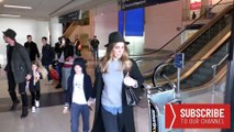 William Levy (@willylevy29) y Elizabeth Gutierrez (@Elygutierrez19) llegando al aeropuerto LAX en Los Ángeles