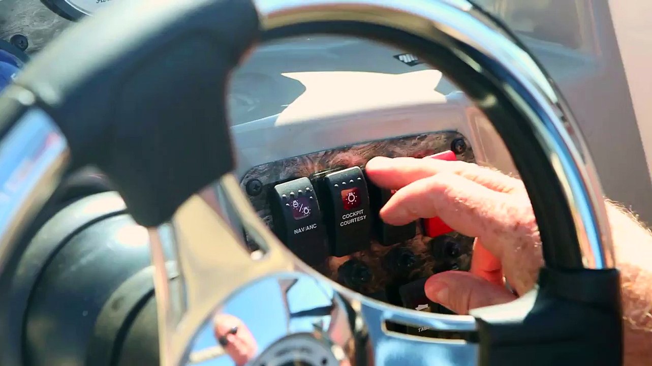 Stingray 214 LR Sport Deck - Boat Buyers Guide 2013