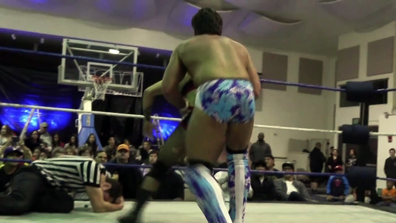Joey Ryan proposes to Laura James in the middle of their Pro Wrestling match