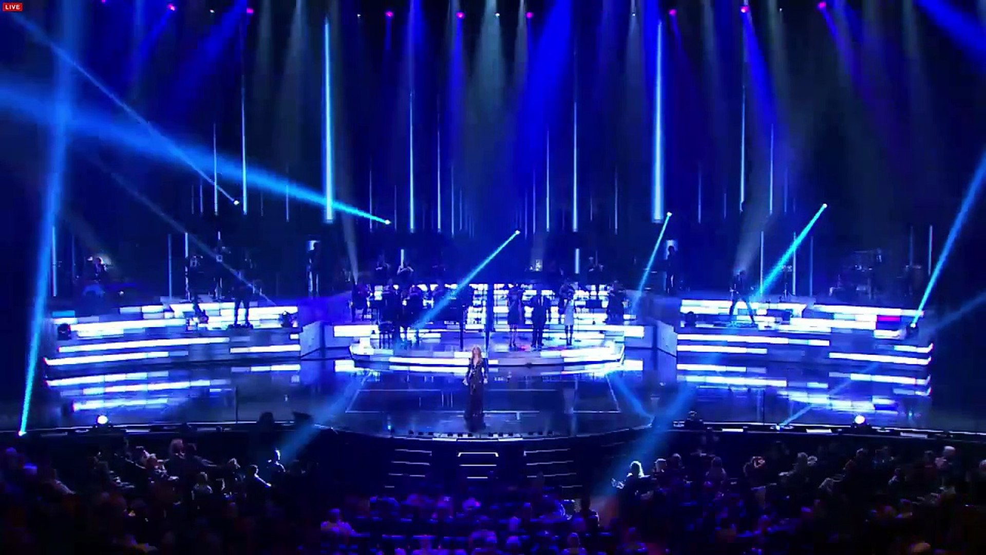 Céline Dion : son retour sur la scène de Las Vegas le 23 février 2016 -  Vidéo Dailymotion