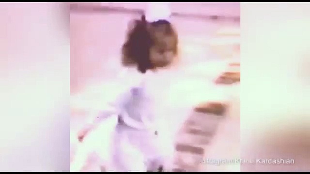 Khloe Kardashian shares throw-back video with her dad Robert (720p Full HD)