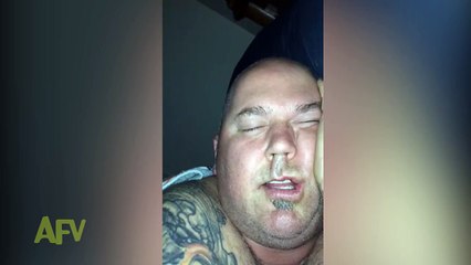 Elle filme son mari en train de rire en dormant... Flippant!