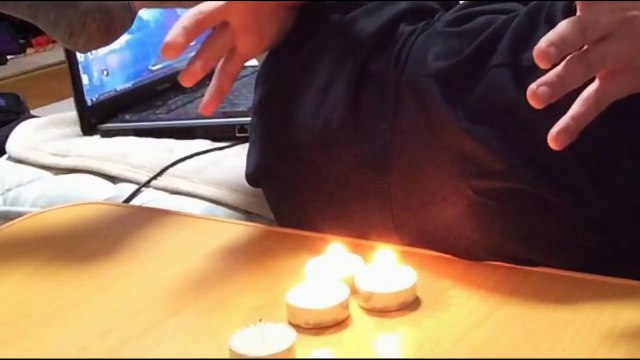 Eteindre des bougies avec son pet