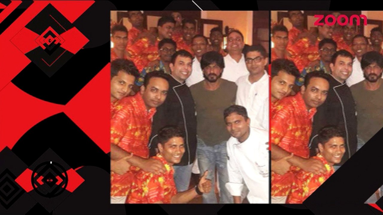 Shah Rukh Khan fulfills his fans wish - Bollywood News - #TMT