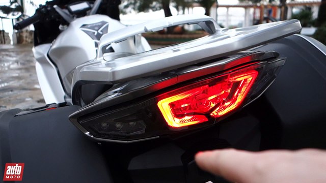 2016 Yamaha FJR 1300 AE [ESSAI VIDEO] : Grand Mère se libère