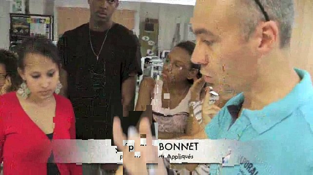 UN PROJET d'ARTS APPLIQUES de l'esquisse crayonnée au produit réalisé: Recherche