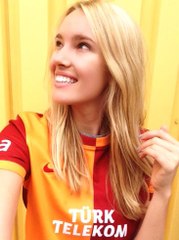 Galatasaray Aşığı Modelden "Helal Olsun" Dedirten Hareket!