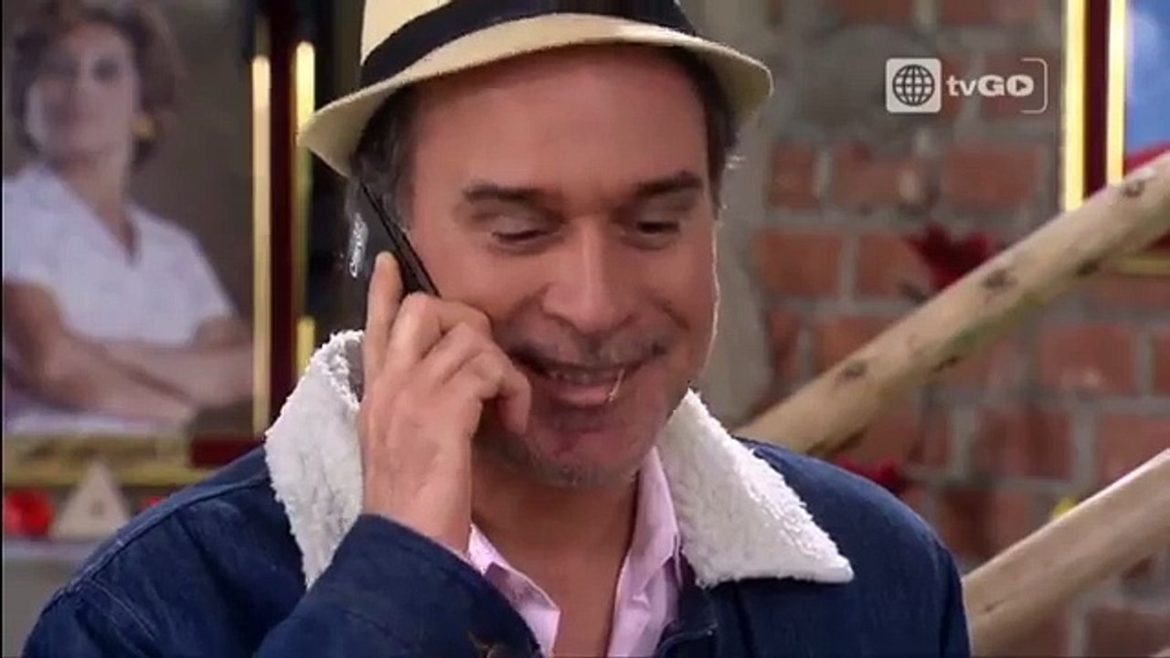 Al Fondo hay Sitio - Charito se enfrenta a Betty por Koky - 06/10/2015