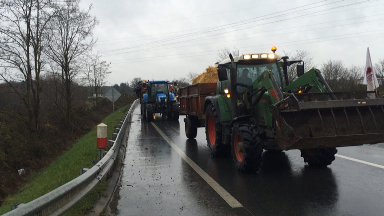 Manifestation des agriculteurs à l'appel de la Fdsea 72 et des JA