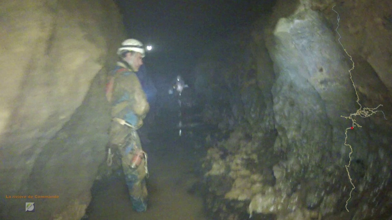 Spéléologie lot - La rivière de commande - Aval de la grotte d'Elise - Gramat 46