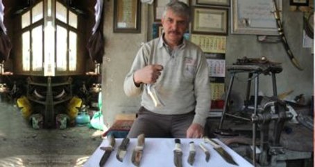 Demir Kesen Bıçak Üretiyor