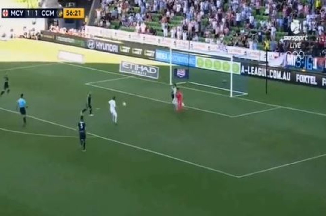 Une phase de fou en Australie: 3 arrêts coup sur coup, une triple blessure pour Storm Roux et pour finir un penalty