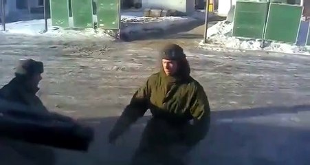 солдат станцевал на морозе,и так классно,что в интернет попал