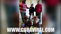 Pastor evangelista de Miami destruye altar de santería cubana