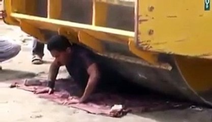 What Happen When 450 Kg Road Roaler Ran Over A Human Body-Deadly Video