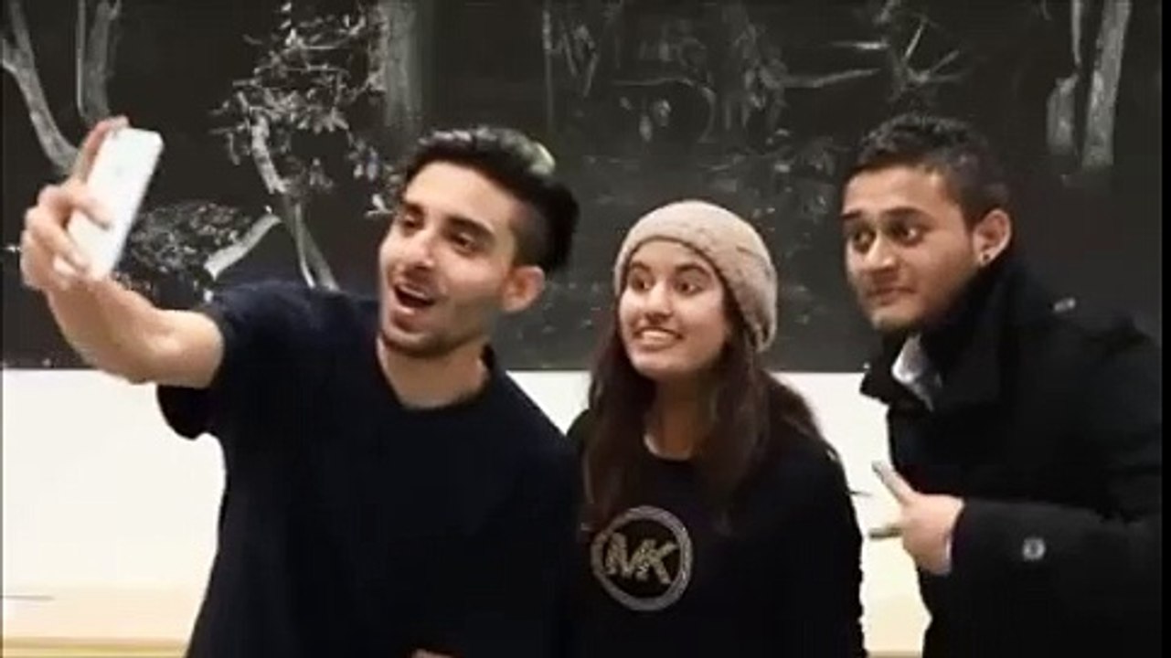 How to take a perfect selfie with a girl fbdown.net Umair Khaliq
