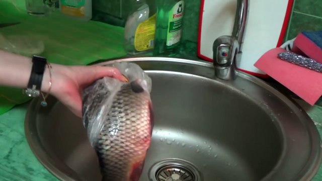 ВрЕмЯ ЕсТь КАК ПОЧИСТИТЬ РЫБУ ОТ ЧЕШУИ за 1 мин, без ущерба для кухни!