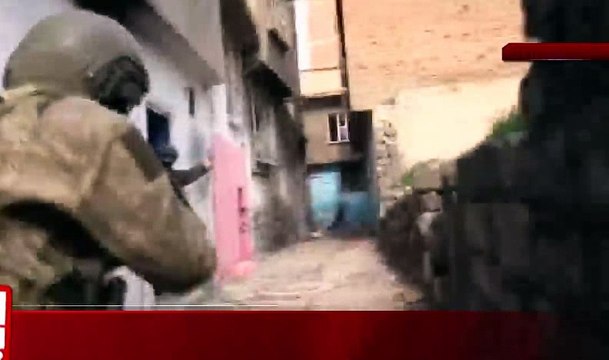 Sur'da teröristlerin teslim olma anı - Canlı operasyon görüntüleri