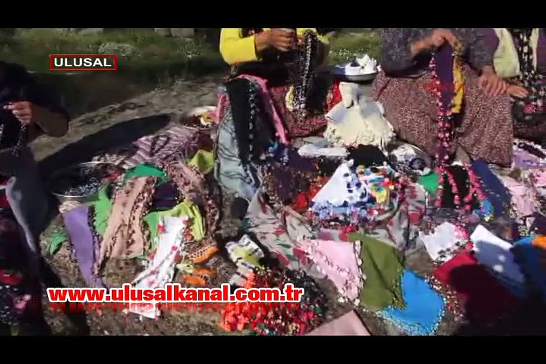 Köylü kadınlar Almanca, İngilizce, Fransızca ve Rusça biliyor