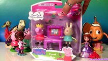 Play Doh Peppa Pig Puppet Show & Rebecca Rabbit Playing in PlayDoh Muddy Puddles by Funtoys