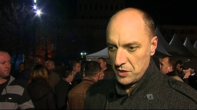 Kosovë, nata e parë e opozitës në tenda - Top Channel Albania - News - Lajme