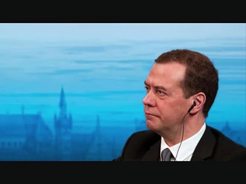 Medwedew beklagt «neuen Kalten Krieg» - in Syrien fliegen Bomben