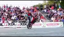 Мотоциклы фристайл байк гонщик трюки на мотоциклах акробатика мото спорт