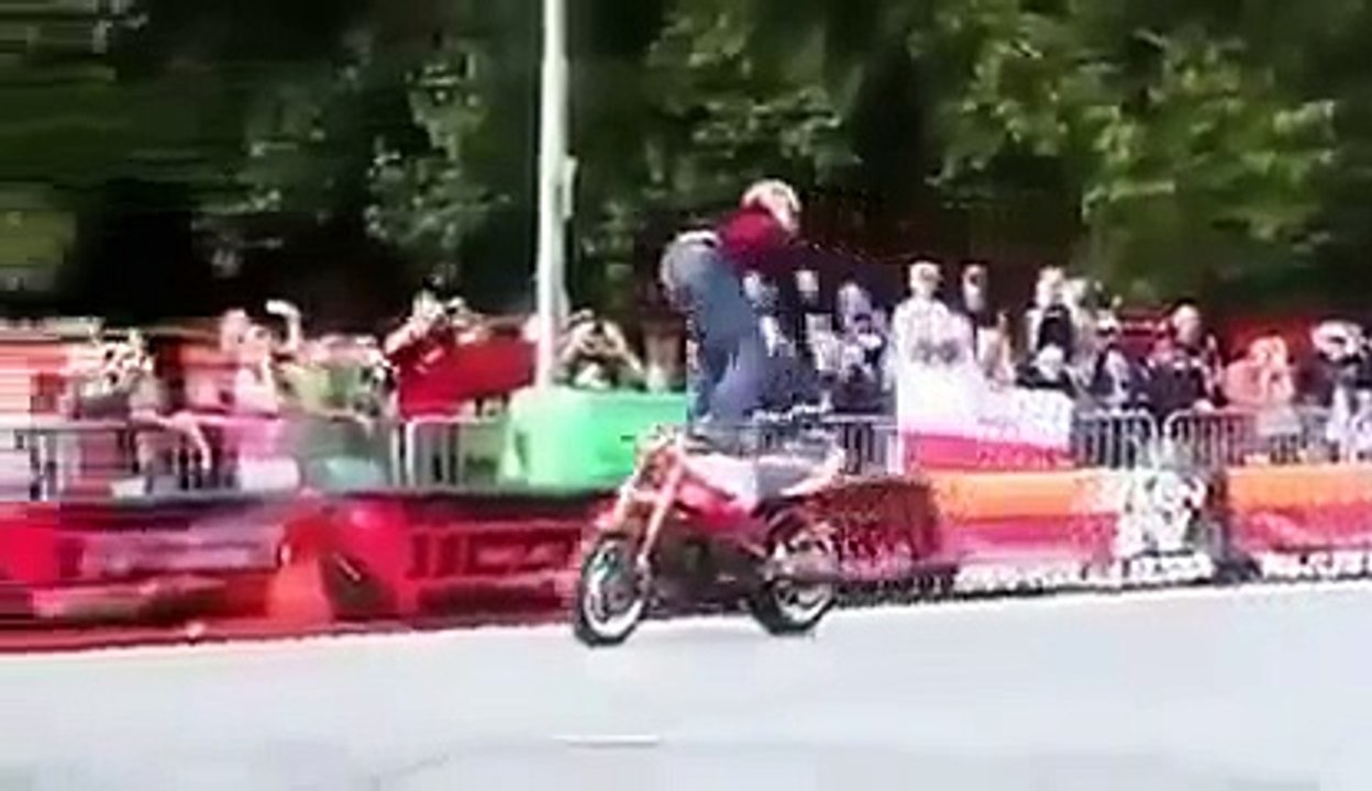 Мотоциклы фристайл байк гонщик трюки на мотоциклах акробатика мото спорт(2)