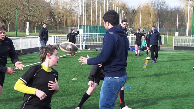 Des joueurs du Racing 92 font la promo de Racing-Toulon au Stade Pierre-Mauroy