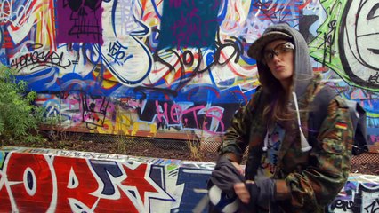 Stéphie Graf, 28 ans, Street artist - Filles d'Aujourd'hui du 07/03/15 - CANAL+
