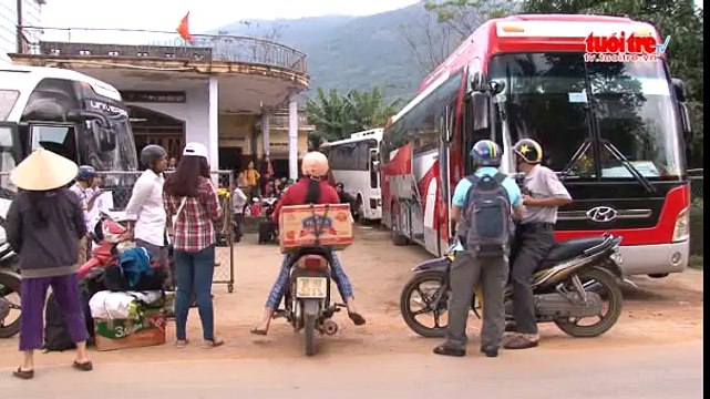 Bến xe vắng khách, nạn “xe dù – bến cóc” hoạt động rầm rộ