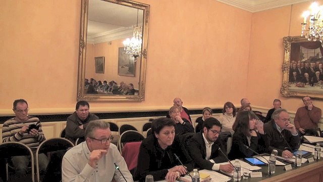 La création d'emplois, l'autoroute Auxerre-Troyes, la vallée de l'Yonne, la baisse drastique de la population d'Auxerre