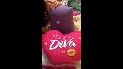 SNAP_ Larissa Manoela - Abrindo os presentes de aniversário