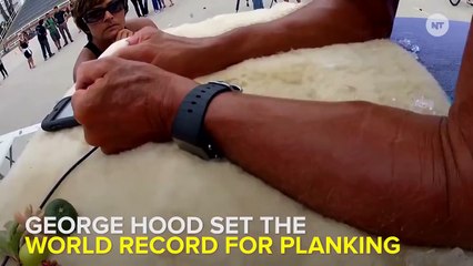 A 57 ans, il bat le record du monde de gainage !