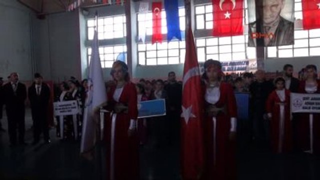 Hakkari'de Okullar Arası Halk Oyunları Yarışması Yapıldı