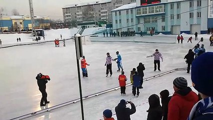 Tải video: Сомали забивает гол! Хоккей с мячом