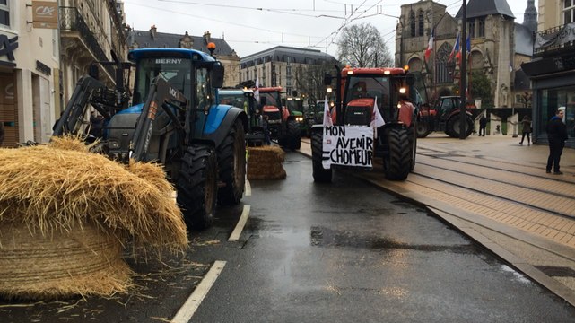 Manifestation des agriculteurs à l'appel de la Fdsea 72 et des JA
