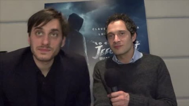 Lo chiamavano Jeeg Robot: Luca Marinelli e Claudio Santamaria i nuovi supereroi