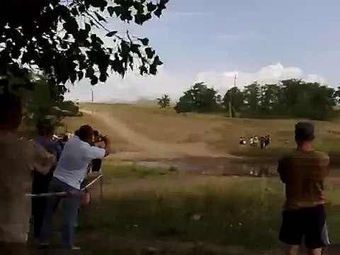 Девушка сказала, что сегодня никого нету дома