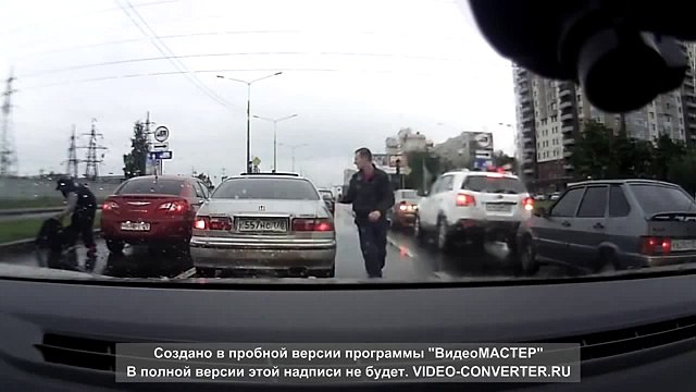 Растерял все понты от первого удара - на видеорегистратор