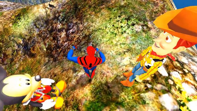 Elsa La Reine Des Neiges (Frozen), Woody (Toy Story), Mickey et Spiderman se balladent en montagne