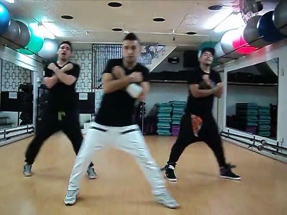 ZUMBA FITNESS BACHATA   DARTE UN BESO