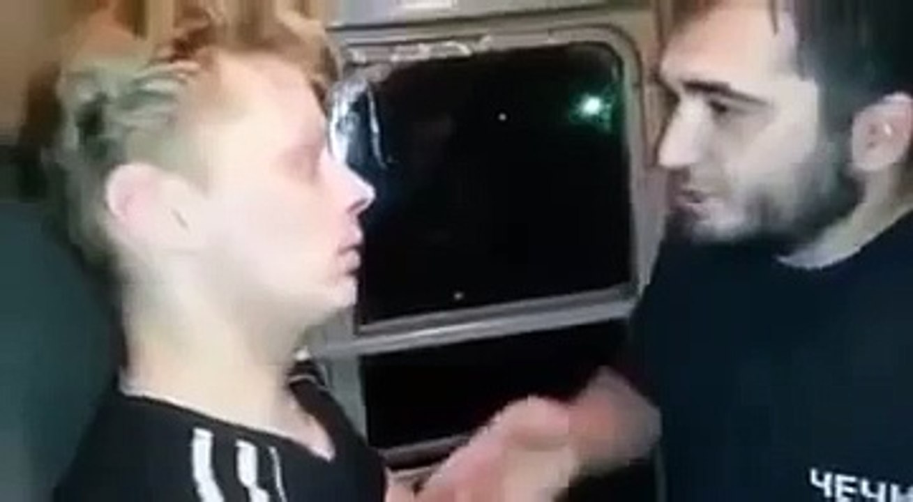"Чечня - круто!" - Кадыровец Дикий избивает рус...