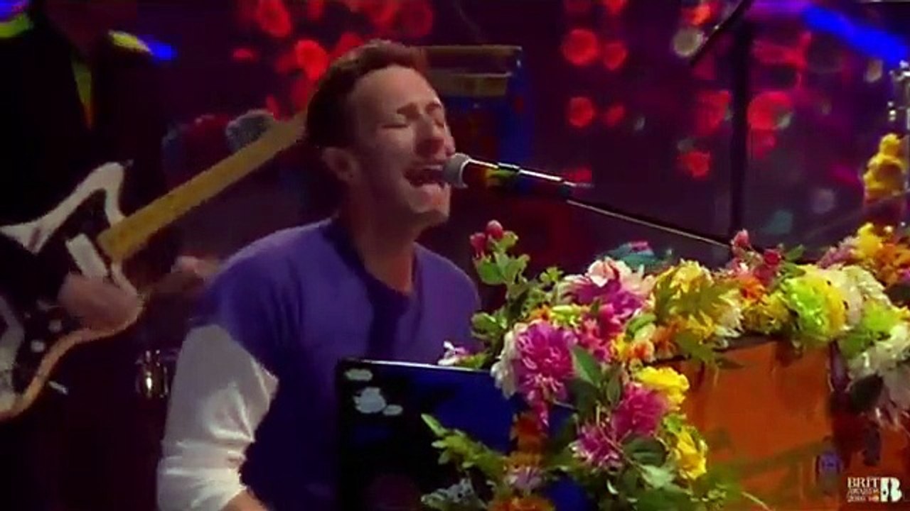 Coldplay - Hymn for the Weekend (Brit Awards 2016)