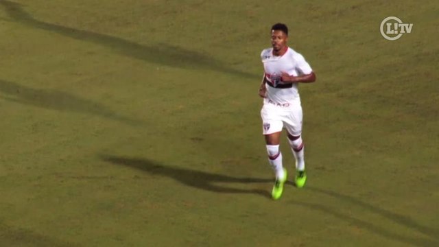 Mesmo com gol, Michel Bastos sofre com 'apitaço' da torcida do São Paulo